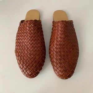 Like New Nisolo Go-To Woven Slip-On Mule in Brandy